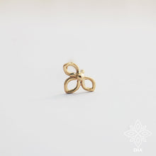 Load image into Gallery viewer, 14k Gold Tiny Flower Nose Stud - Avery
