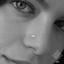 Load image into Gallery viewer, Silver Filigree Nose Stud
