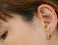 Load image into Gallery viewer, 14k Gold Tribal Hoops Earrings - ONE PAIR - Sophia
