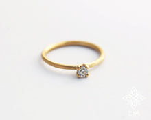 Load image into Gallery viewer, 14k Gold Classic Diamond Ring
