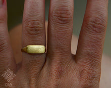 Load image into Gallery viewer, 14k Solid Gold Rectangle Signet Ring Pinkie Ring - Violet
