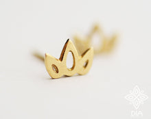 Load image into Gallery viewer, 14k Gold Crown Stud Earrings - Layla
