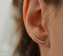 Load image into Gallery viewer, 14k Solid Gold Leaf Ear Climber Earring - Isla
