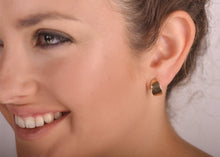 Load image into Gallery viewer, 14K Gold Hoop earrings - One Pair - Eleanor
