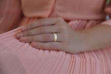 Load image into Gallery viewer, 14k Gold Wedding Ring - Daisy
