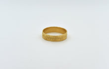 Load image into Gallery viewer, 14k Gold Wedding Ring - Daisy
