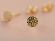 Load image into Gallery viewer, 14k Gold Round Flower Nose Stud
