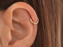 Load image into Gallery viewer, 14k Gold Pipe Hoop Ring
